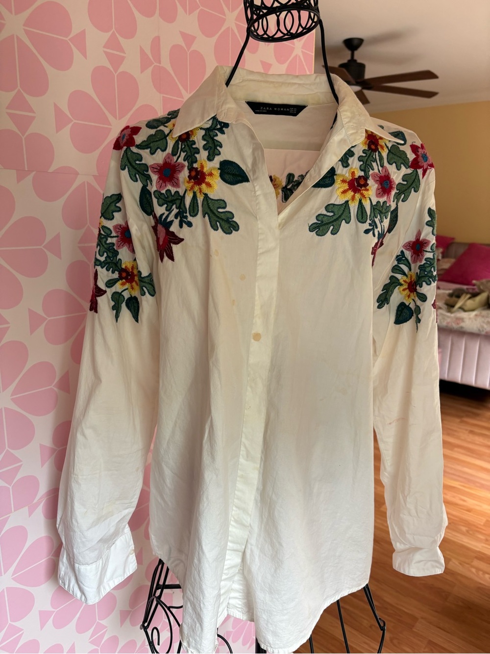 Zara White Button-Down Shirt with Multicolor Floral Embroidery